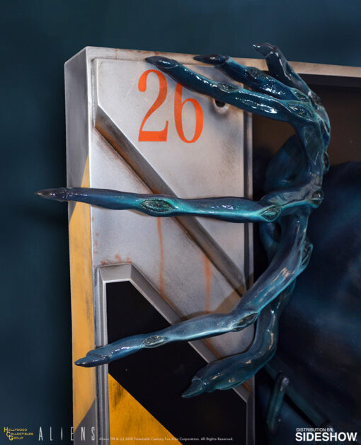 Aliens: Alien Queen Life-Size Wall Sculpture Exclusive Edition - Hollywood Collectibles Group - Image 5