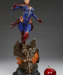Captain Marvel Premium Format™ Figure by Sideshow Collectibles COLLECTOR EDITION LIMITED EDITION - Image 3