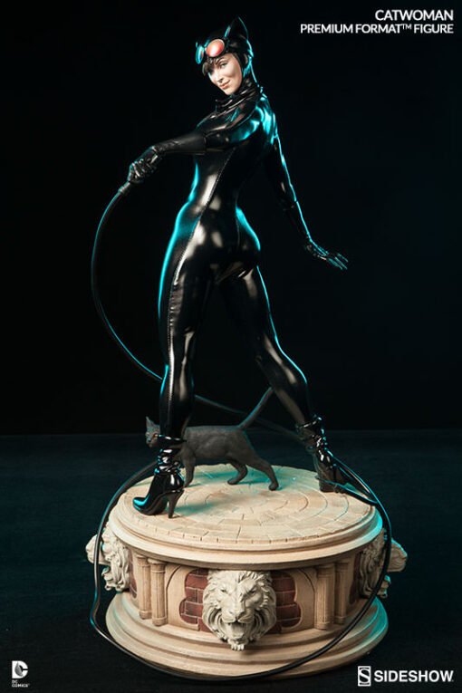 Catwoman Premium Format™ Figure by Sideshow Collectibles EXCLUSIVE LIMITED EDITION Limited Edition: 2000 - Image 4
