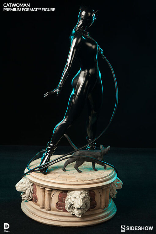 Catwoman Premium Format™ Figure by Sideshow Collectibles EXCLUSIVE LIMITED EDITION Limited Edition: 2000 - Image 3