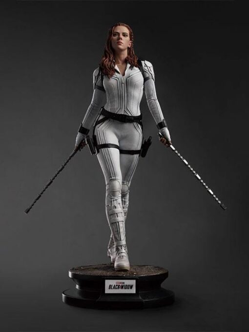 Black Widow (Snow Suit) 1/4 Statue By Queen Studios