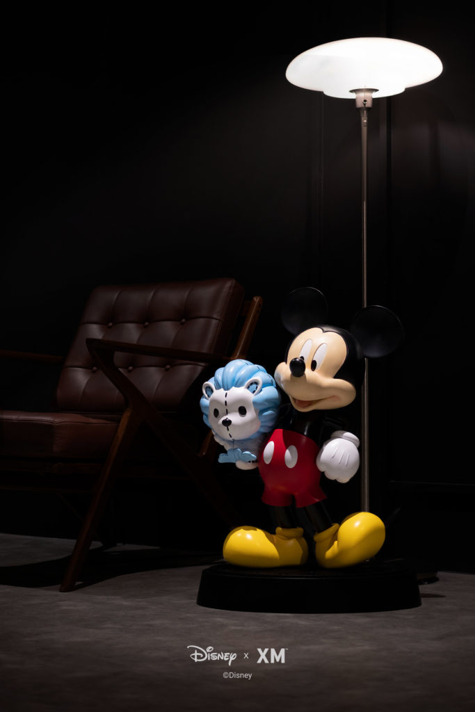 0Mickey Lounge Colour