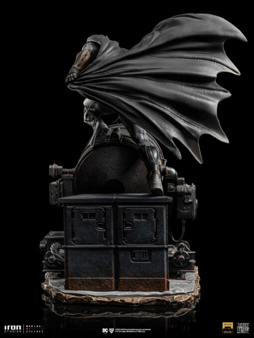 Statue Batman on Batsignal (Deluxe) - Zack Snyder`s Justice League - Art Scale 1/10 - Iron Studios - Image 12