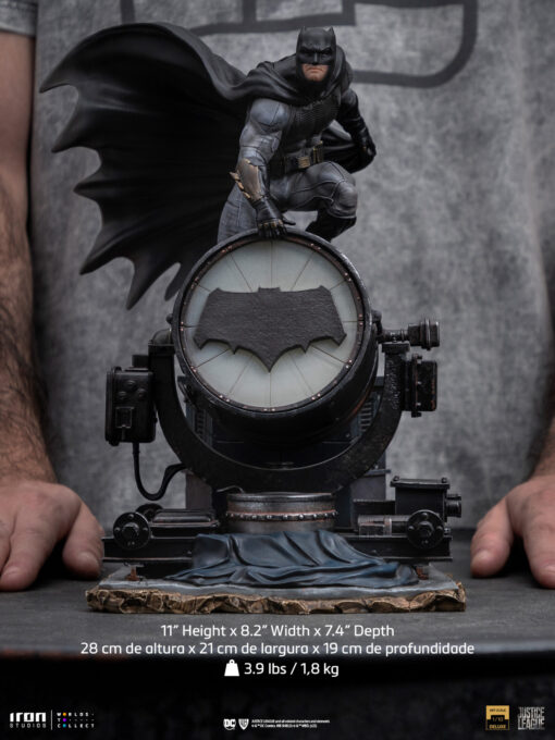 Statue Batman on Batsignal (Deluxe) - Zack Snyder`s Justice League - Art Scale 1/10 - Iron Studios - Image 2