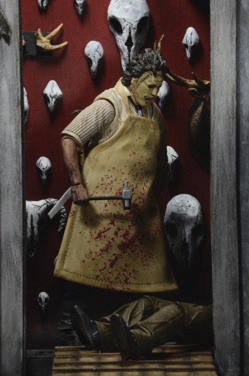Texas Chainsaw Massacre Ultimate Leatherface Figure BY NECA - Image 9