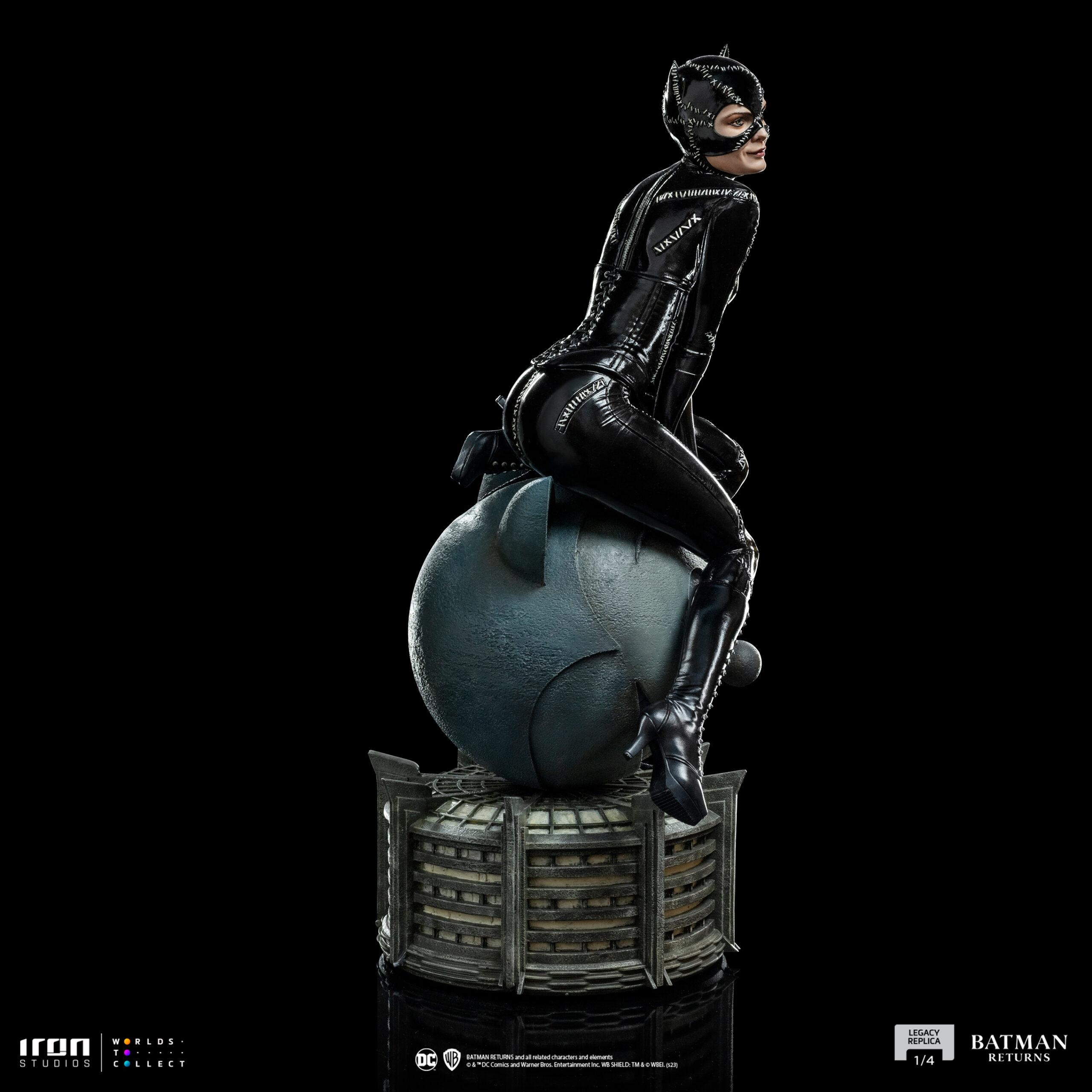 CATWOMAN Legacy Replica 1/4 Statue By Iron Studios - Image 12
