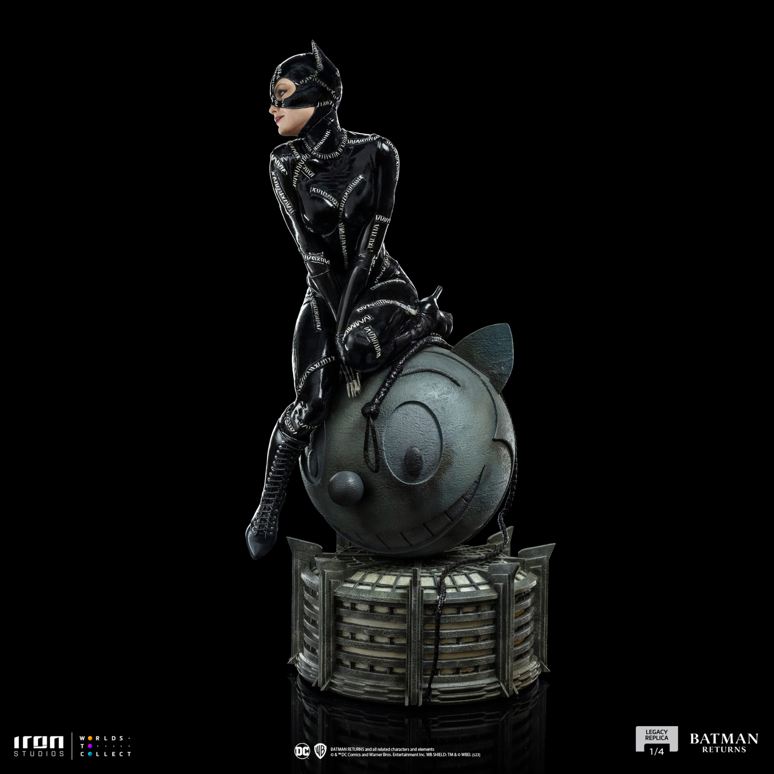 CATWOMAN Legacy Replica 1/4 Statue By Iron Studios - Image 14