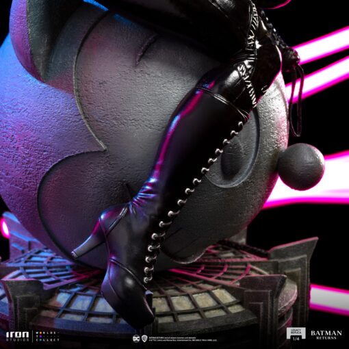CATWOMAN Legacy Replica 1/4 Statue By Iron Studios - Image 9