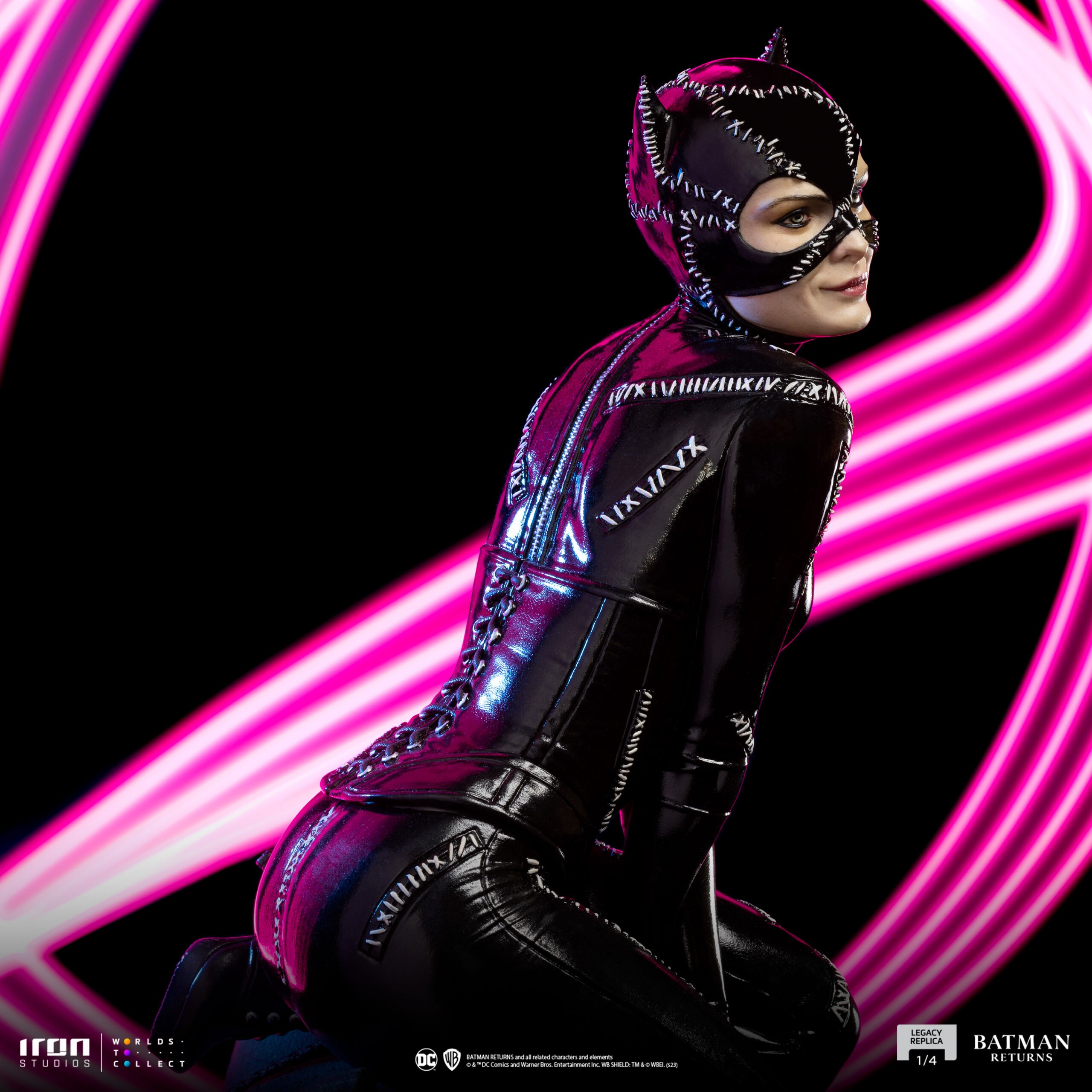 CATWOMAN Legacy Replica 1/4 Statue By Iron Studios - Image 6