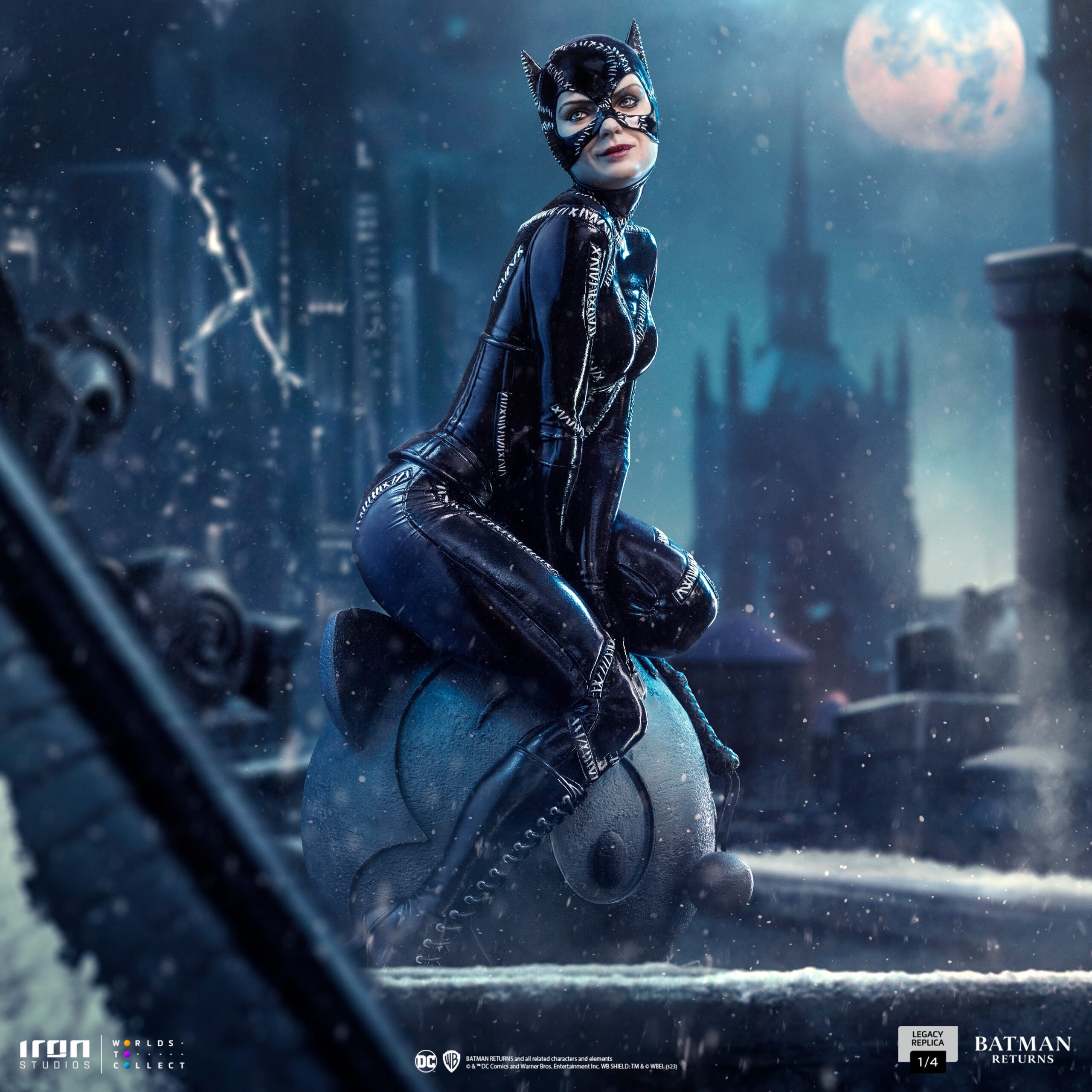CATWOMAN Legacy Replica 1/4 Statue By Iron Studios - Image 4