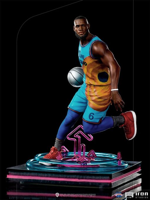 LEBRON JAMES 1:10 Scale Statue by Iron Studios - Image 4