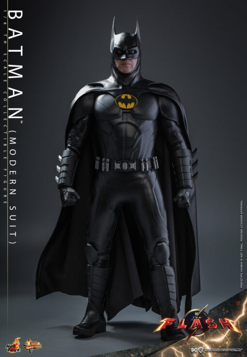 Batman (Modern Suit) 1/6 Figure By Hot Toys - Image 7
