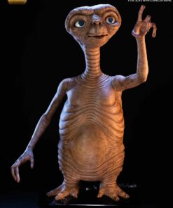 Alternative view of E.T. The Extra-Terrestrial  By Elite Creature Collectibles