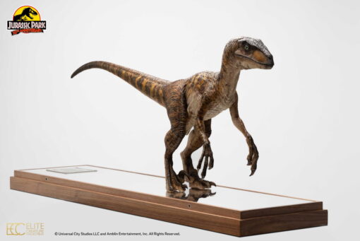 "Clever Girl" Velociraptor Maquette Reproduction WITH ACRYLIC CASE - By ECC - Image 3