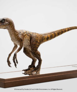 "Clever Girl" Velociraptor Maquette Reproduction WITH ACRYLIC CASE - By ECC