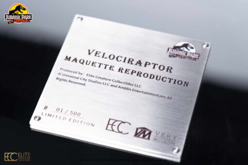 "Clever Girl" Velociraptor Maquette Reproduction WITH ACRYLIC CASE - By ECC - Image 17
