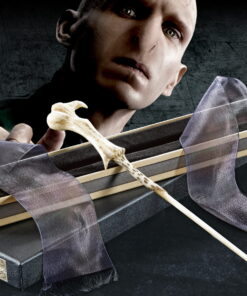 Alternative view of Lord Voldemort Wand in Ollivanders Box