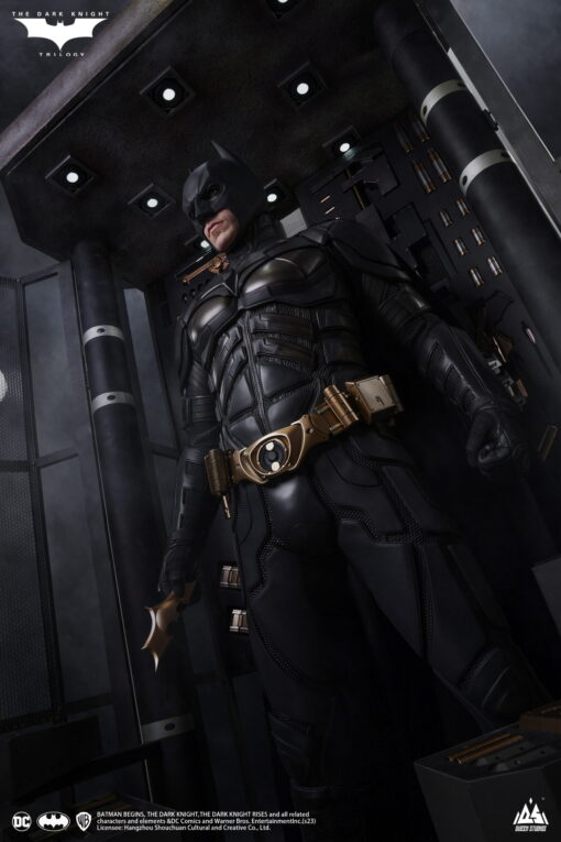 Queen Studios - Christian Bale 1/1 Bust + TDK Batman 1/1 Statue + Batman Armory (with interchangeable head sculpts) Ultimate Edition - Image 6