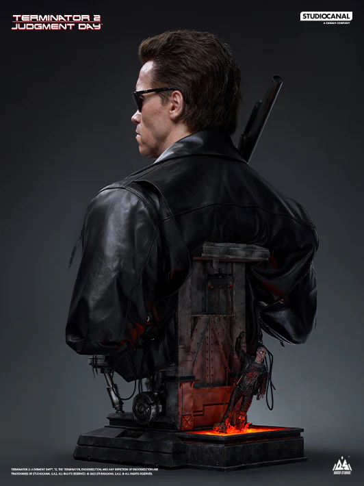 10.Terminator_2_T_800_Life-Size_Bust_1800x1800