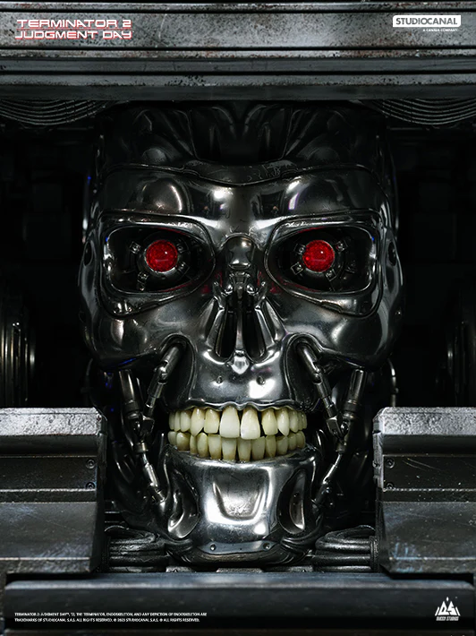 12.Terminator_2_T_800_Life-Size_Bust_1800x1800