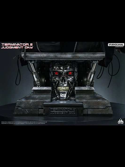 23.Terminator_2_T_800_Life-Size_Bust_1800x1800