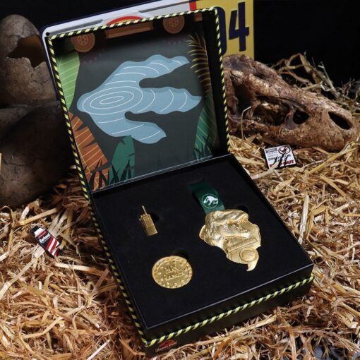 JURASSIC PARK RANGER SERVICE LIMITED EDITION PREMIUM BOX KIT - Image 3