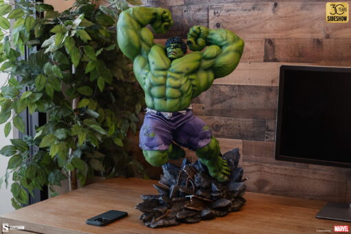 Hulk: Classic Premium Format™ Figure - Sidwshow - Image 15