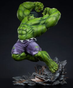 Hulk: Classic Premium Format™ Figure - Sidwshow - Image 6