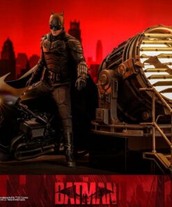 Batman and Bat-Signal Collectible Set - Image 13
