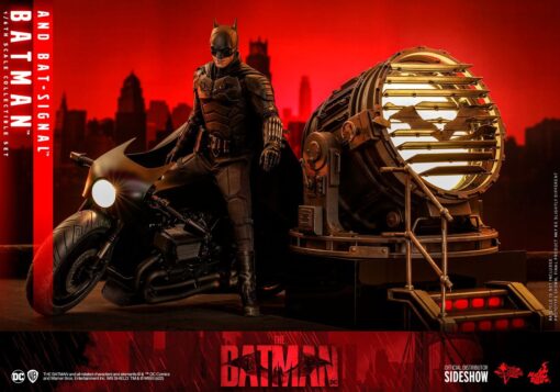 Batman and Bat-Signal Collectible Set - Image 13