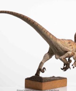 ELITE CREATURE COLLECTIBLE PRESENTS: The Lost World: Jurassic Park Male Velociraptor Maquette - Image 7