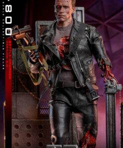 Alternative view of T-800 (Battle Damaged Version 2.0) - Hot Toys