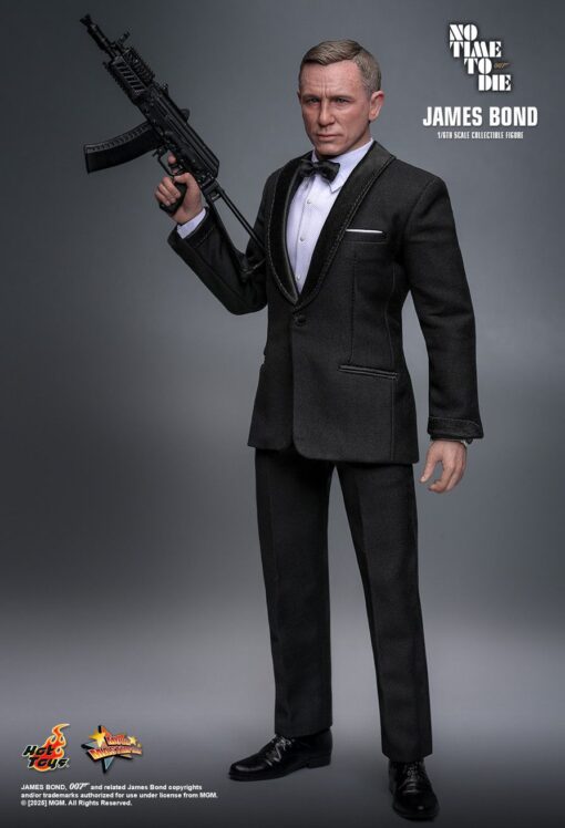 James Bond Sixth Scale Figure by Hot Toys - Image 17