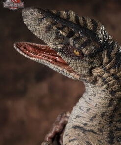ELITE CREATURE COLLECTIBLES PRESENTS:  Jurassic Park III: Female Velociraptor  "White Queen" Maquette - Image 9