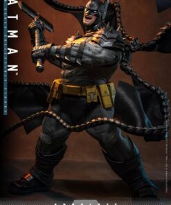 Batman™ Sixth Scale Figure by Hot Toys - Image 12