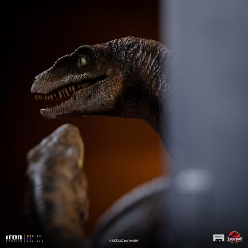Statue Raptors at the Kitchen’s Door – Jurassic Park – Art Scale 1/10 – Iron Studios - Image 3