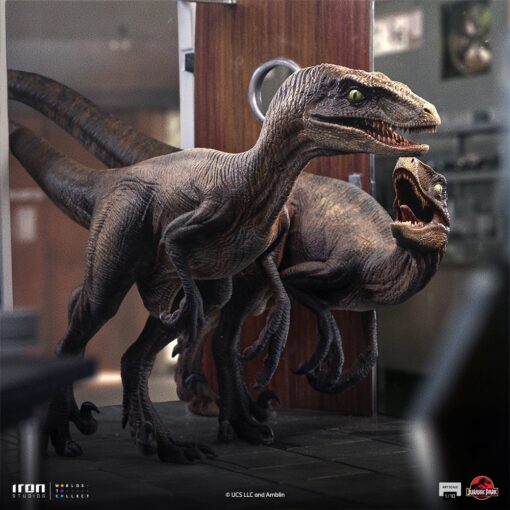 Statue Raptors at the Kitchen’s Door – Jurassic Park – Art Scale 1/10 – Iron Studios - Image 16