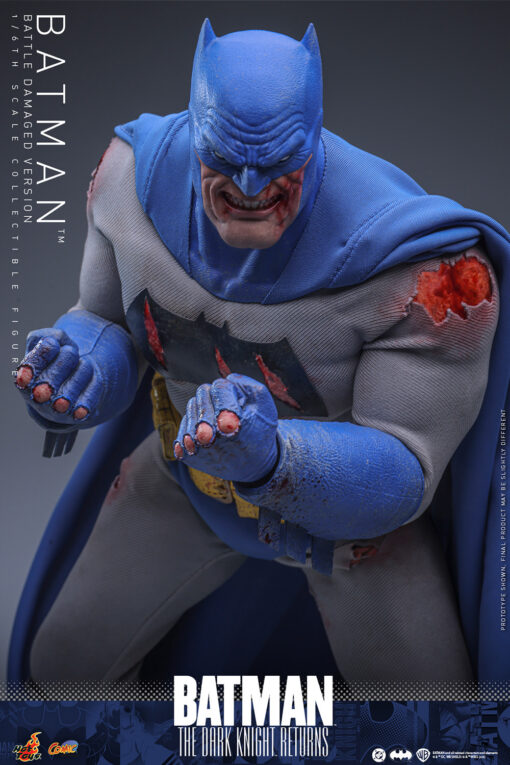 Batman™ (Battle Damaged Version) Sixth Scale Figure - Hot Toys - Image 2