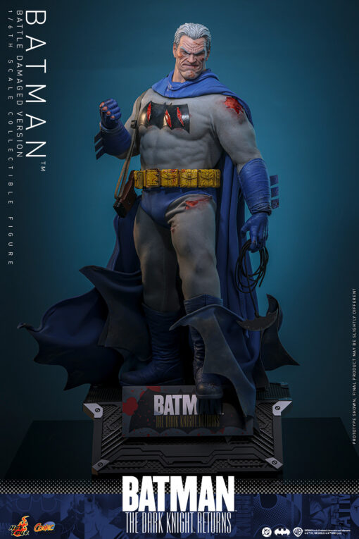 Batman™ (Battle Damaged Version) Sixth Scale Figure - Hot Toys - Image 3