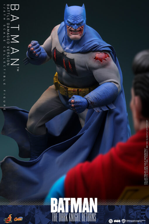 Batman™ (Battle Damaged Version) Sixth Scale Figure - Hot Toys - Image 9