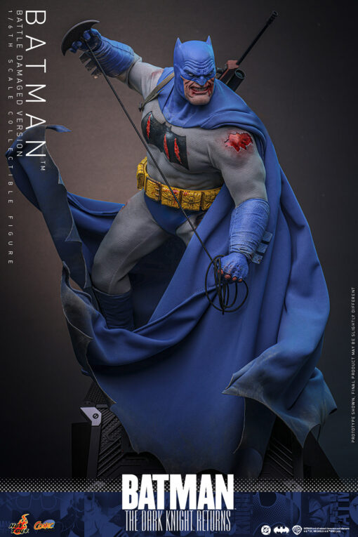 Batman™ (Battle Damaged Version) Sixth Scale Figure - Hot Toys - Image 10