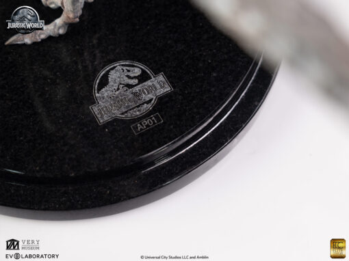 ELITE CREATURE COLLECTIBLES PRESENTS:  Jurassic World – Indominus Rex Skeleton  Bronze 1/24 Scale - Image 8