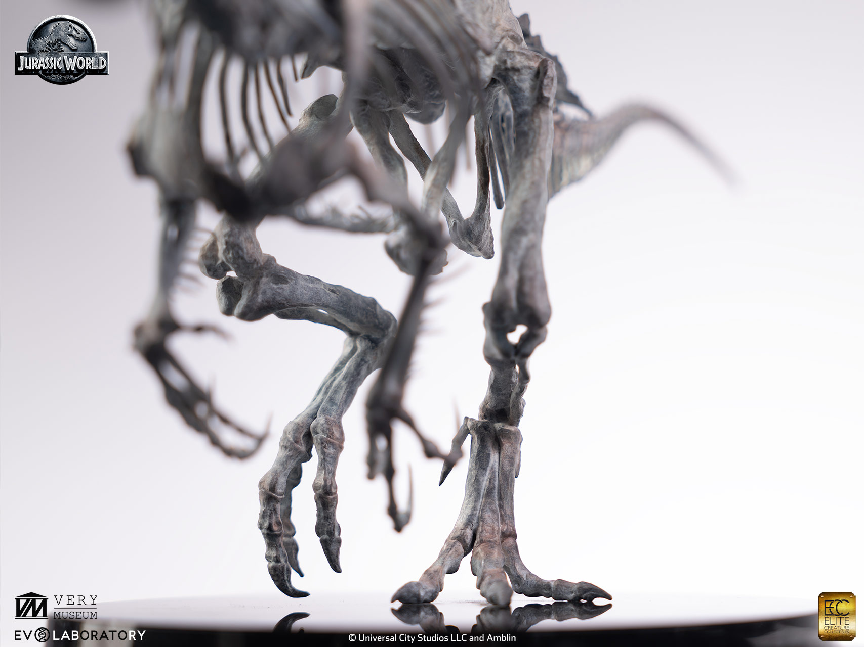 ELITE CREATURE COLLECTIBLES PRESENTS: Jurassic World – Indominus Rex Skeleton Bronze 1/24 Scale - Image 6